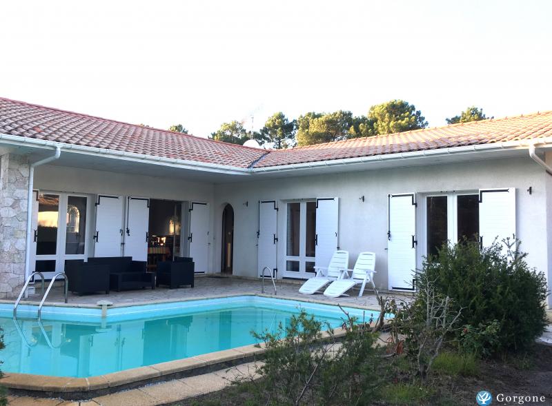 La villa et sa piscine