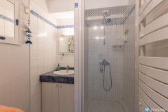 Salle de bain avec porte serviettes chauffant cliquez ici pour agrandir les photos de cette location à mimizan